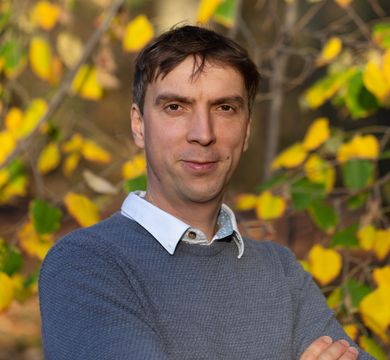 Zu sehen ist ein Porträtfoto von Rolf Engelmann.