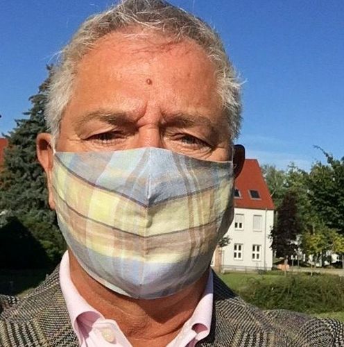 Das Bild zeigt Dr. Jürgen Ronthaler mit Gesichtsmaske.