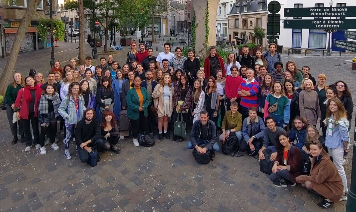 zur Vergrößerungsansicht des Bildes: Studierende und Dozierende aus Leipzig, Göteborg und Paris beim gemeinsamen Studienaufenthalt in Brüssel im Oktober 2022