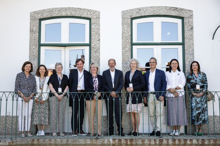Grupppenfoto der Rektorinnen und Rektoren der Arqus-Allianz
