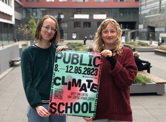 Zu sehen sind Kaya Parchwitz und Sophia Dietrich, Organisatorinnen der 4. Public Climate School