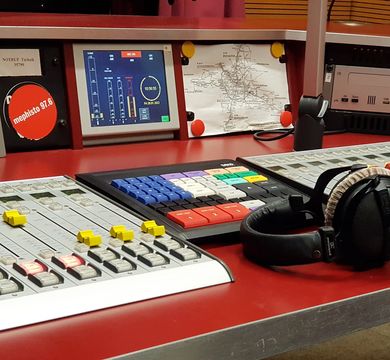 Zu sehen ist das Mischpult im Sendestudio