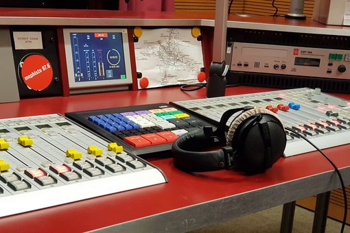Zu sehen ist das Mischpult im Sendestudio