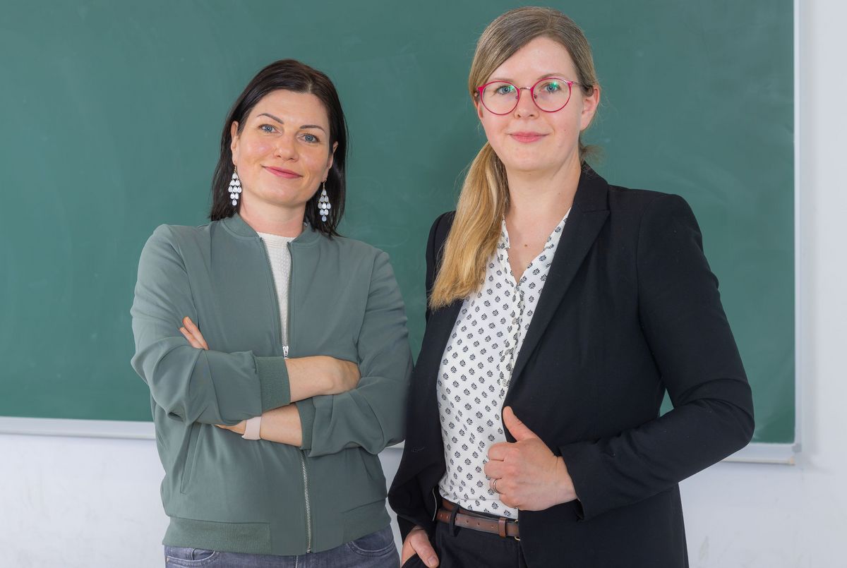 zur Vergrößerungsansicht des Bildes: Konstanze Pabst (l.) und Kamilla Skudelny. Foto: Swen Reichhold