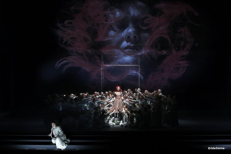 Auf dem Bild ist eine Szene aus "Otello" auf der Bühne der Oper Leipzig zu sehen. 